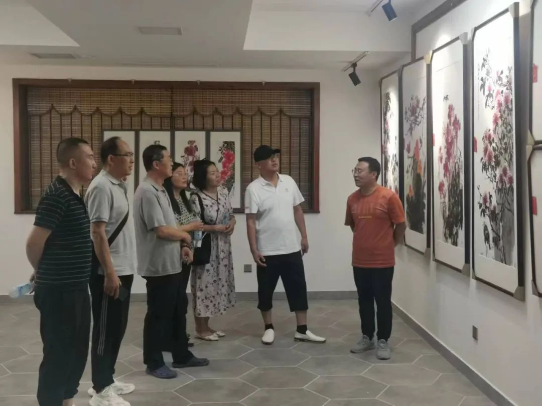 “万物回春·马卫巍大写意花鸟画师生作品展”在长垣市友谊美术馆开幕