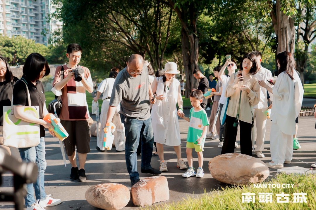 “等待一场雨”——邱志杰：我在南头古城写了什么