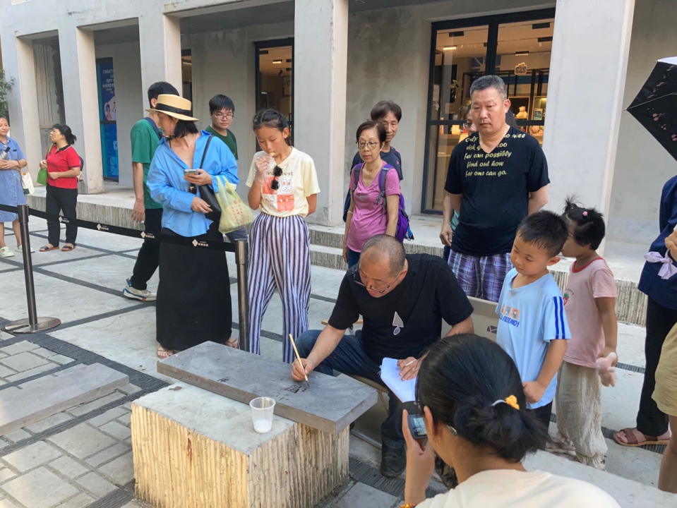 “等待一场雨”——邱志杰：我在南头古城写了什么