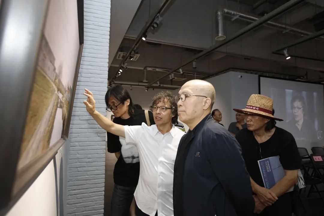 “静谧的力量——陆庆龙油画风景展”在凤凰艺都美术馆隆重开幕