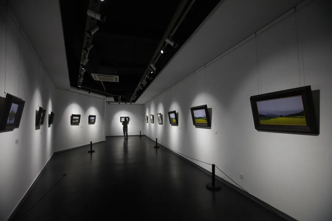 “静谧的力量——陆庆龙油画风景展”在凤凰艺都美术馆隆重开幕