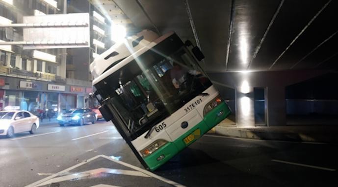 山东航空，第一个被高铁带崩的航空公司