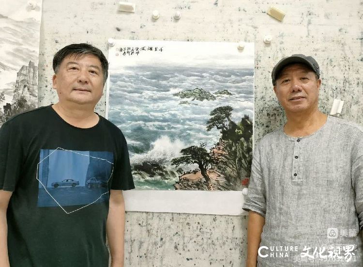 著名画家徐生华回到故乡鸡西，参观“教师国画作品展”