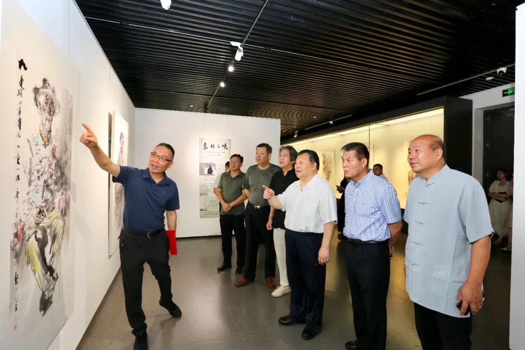 “任惠中中国人物画作品展览暨写生讲座活动”在天津举行，50余件作品呈现“象外之境”