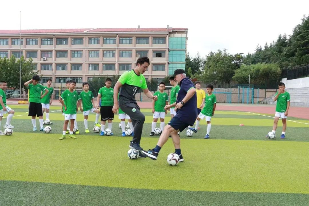 玲珑轮胎＆沃尔夫斯堡“狼背上的少年”足球训练营正式启航