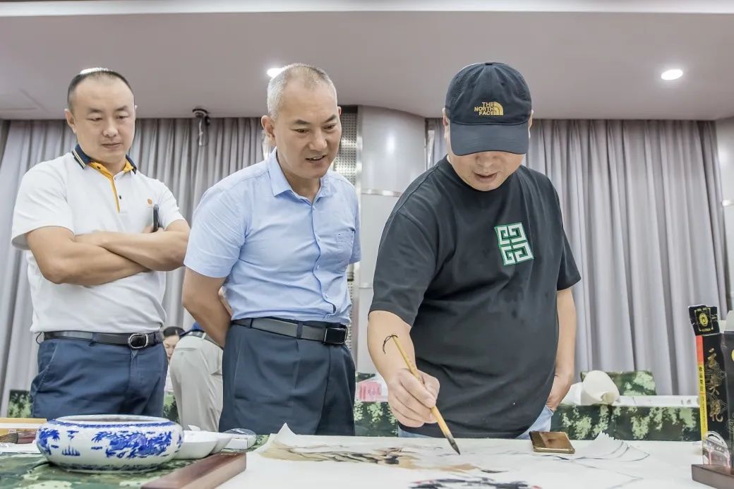 “凝心铸魂强根基，团结奋进新征程”书画行慰问活动在青岛举办