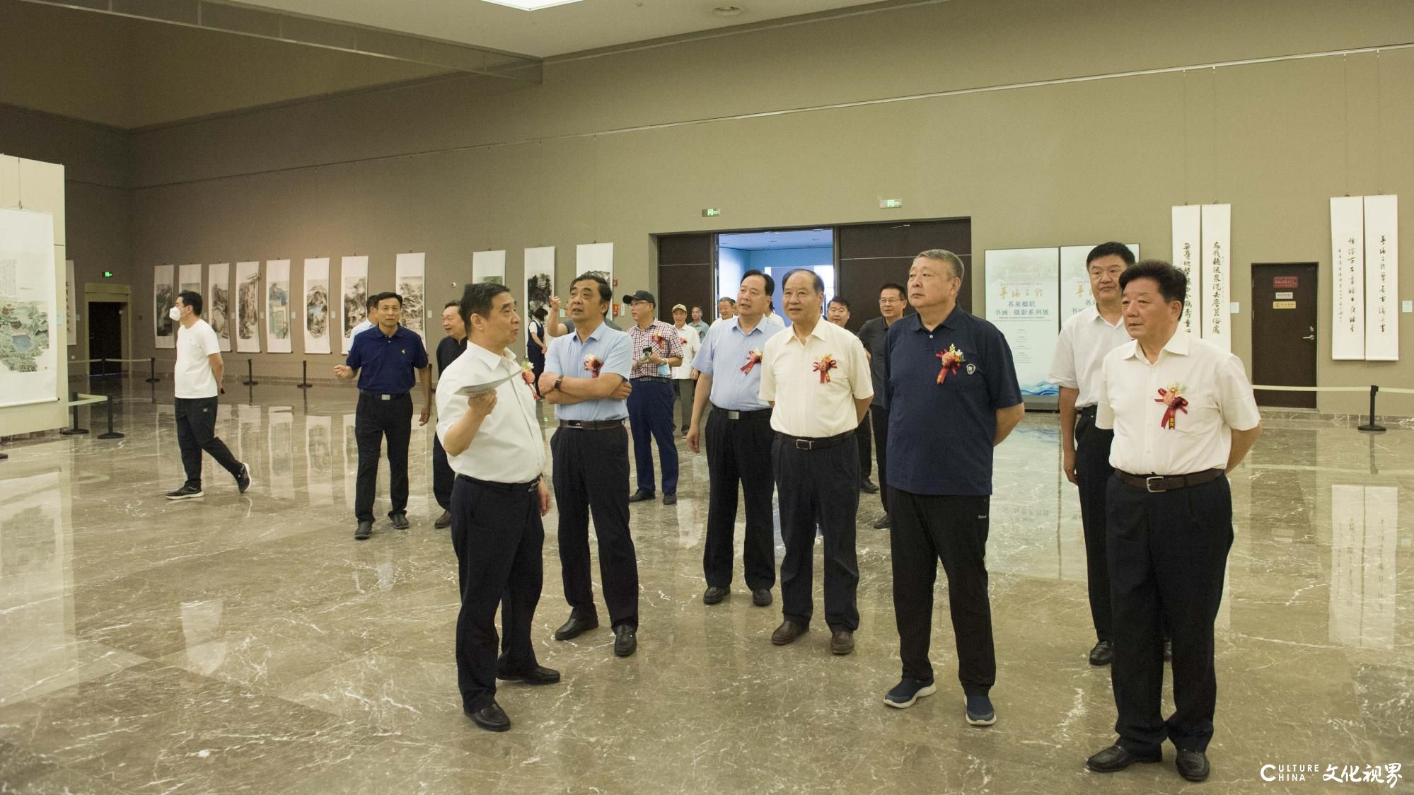 “庆祝济南泉水持续喷涌二十周年——名泉楹联、书画、摄影系列展”在济南市美术馆开幕