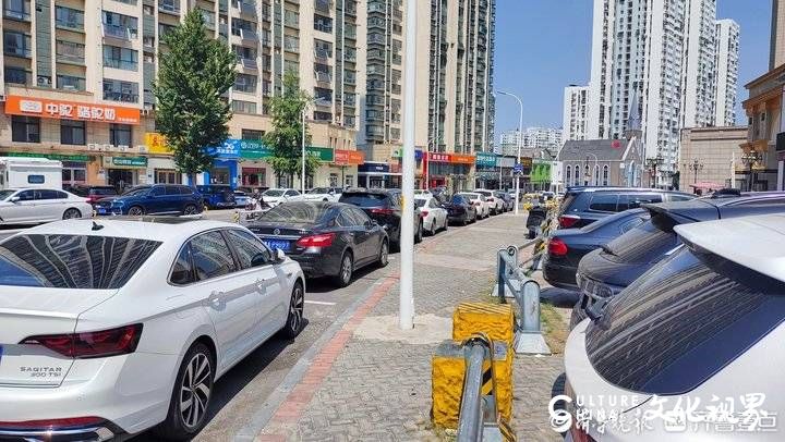 实探 | 济南“30分钟停车免费”政策首日：市政道路泊位已更换最新收费牌