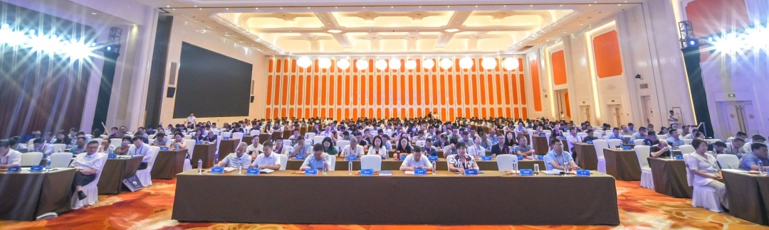青岛恒星科技学院王秀荣教授在第22届全国高校物流专业研讨会上作主题发言
