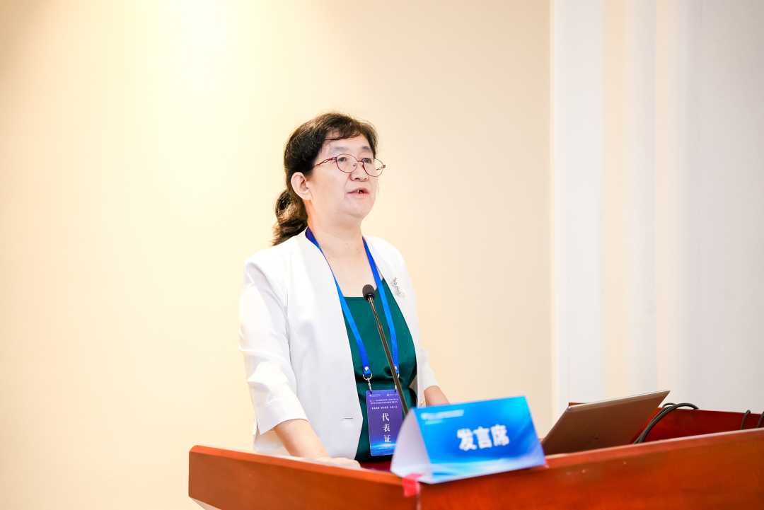 青岛恒星科技学院王秀荣教授在第22届全国高校物流专业研讨会上作主题发言