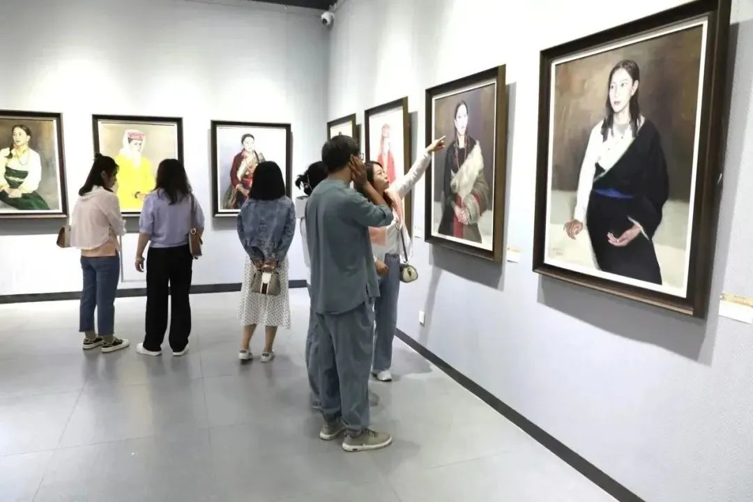 “房建平油画作品展”在酒泉美术馆隆重开幕