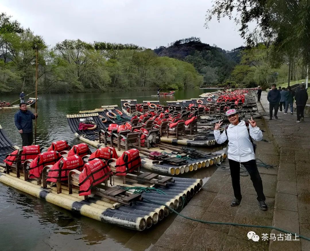 舒建新武夷山写生：碧水环绕清溪行