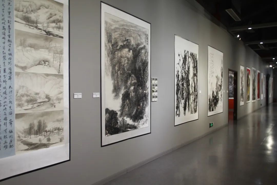 弘扬六地红色文化“写意中国·大美辽宁”暨辽宁省首届中国画水墨展在大连开幕