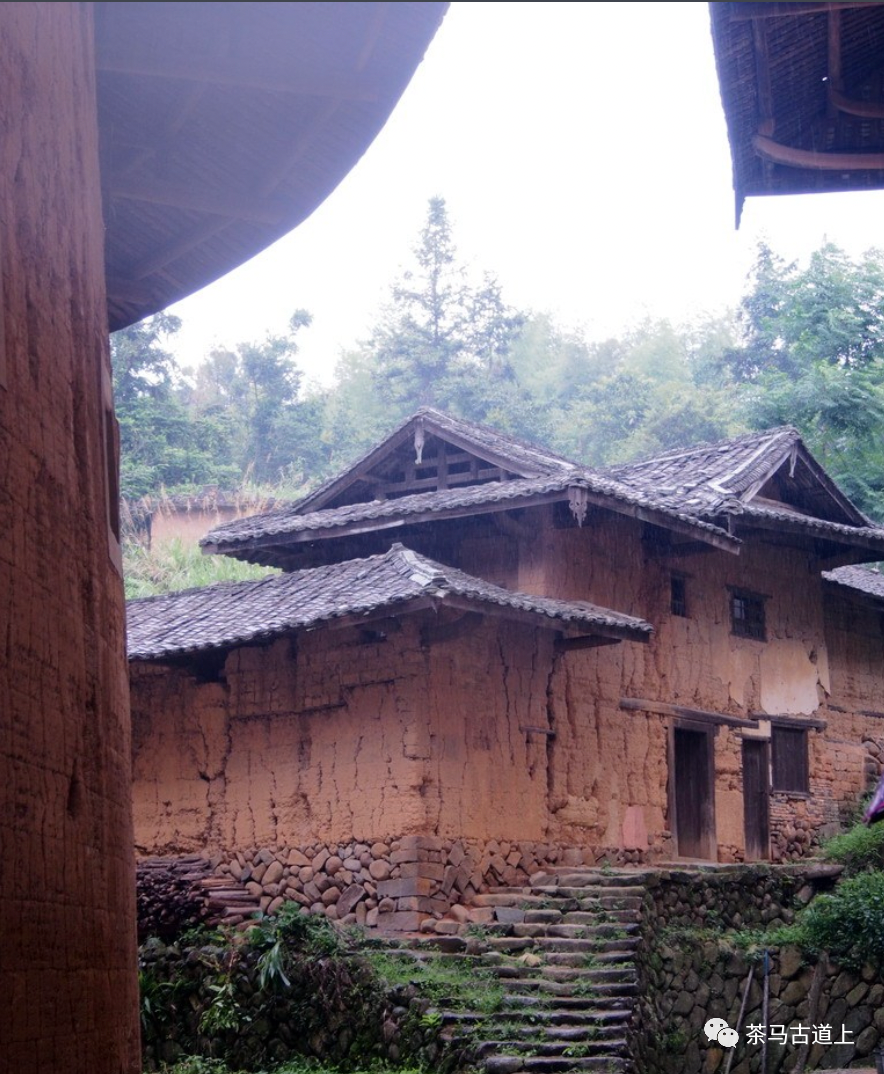 与著名画家舒建新探访福建永定客家土楼