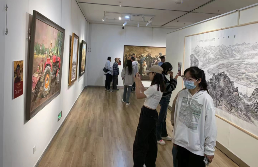 “大河魂——兰州画院美术作品展”在西宁开幕