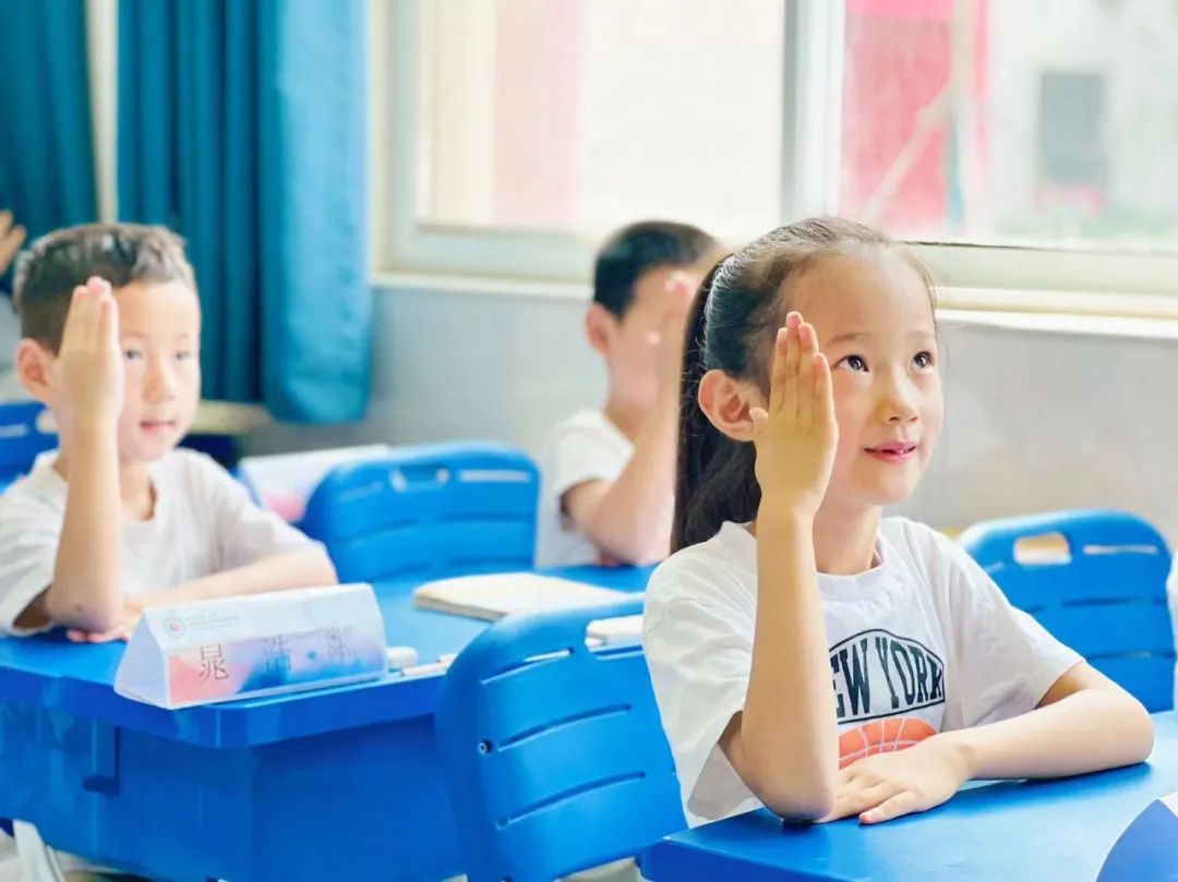 山师中铁实验学校“幼小衔接班”显成效，萌娃训练三天俨然小学生