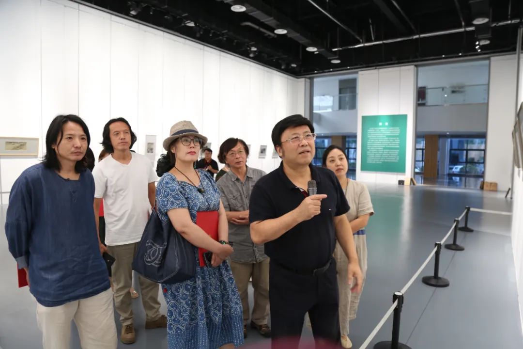 山东画院年展第二批签约画家签约仪式暨山东画院年展学术研讨会在济南举行