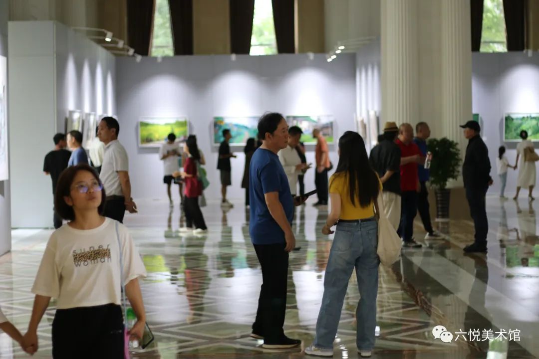 黑白绘纸上，斑斓跃心中——著名画家岳黔山应邀参展“山乡巨变——多彩贵州·时代新象作品展”