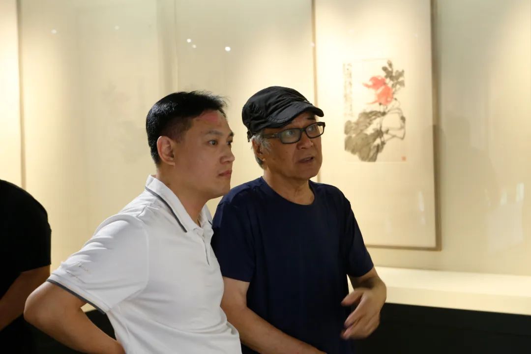 “王卫平花鸟画作品展暨新书首发仪式”在天津现代美术馆举行