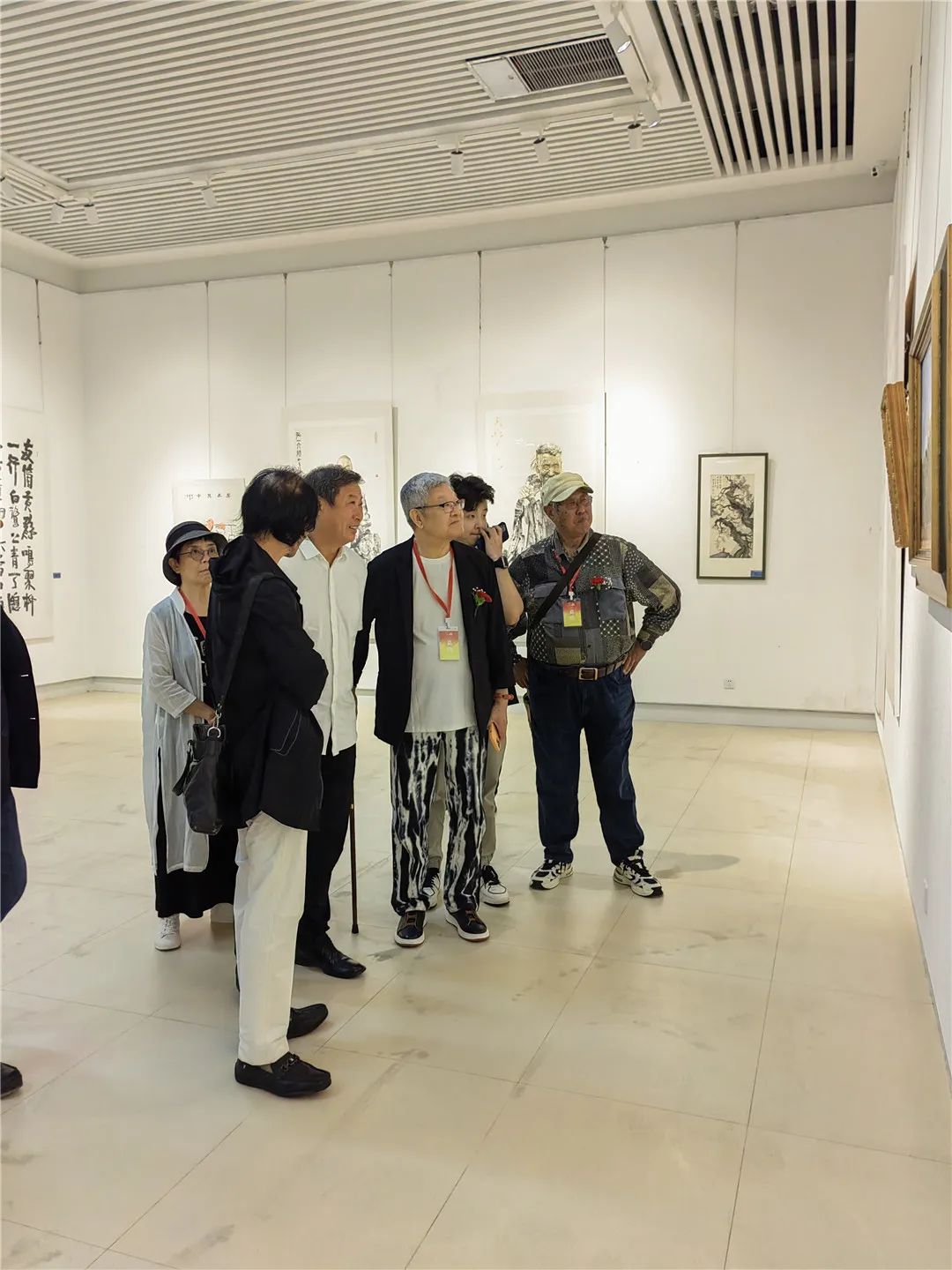 “月是故乡明——首届青岛籍书画名家邀请展”在青岛画院美术馆开幕