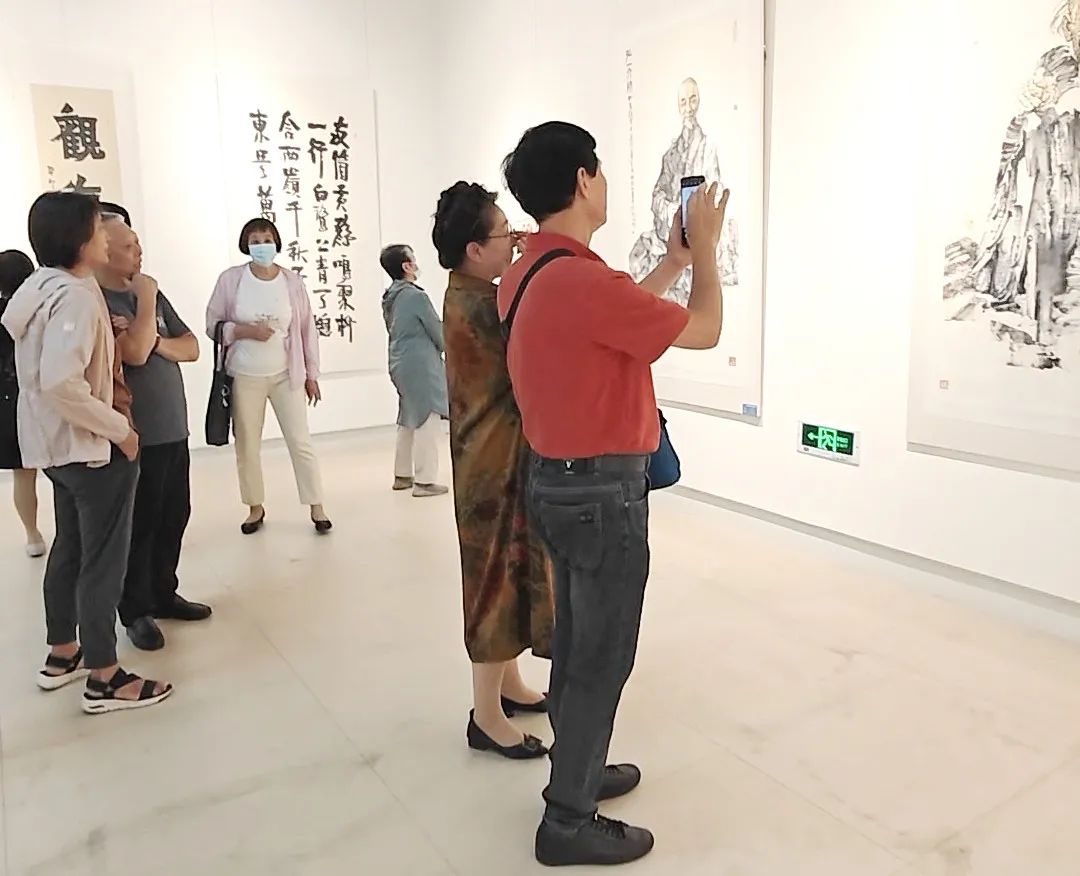 “月是故乡明——首届青岛籍书画名家邀请展”在青岛画院美术馆开幕