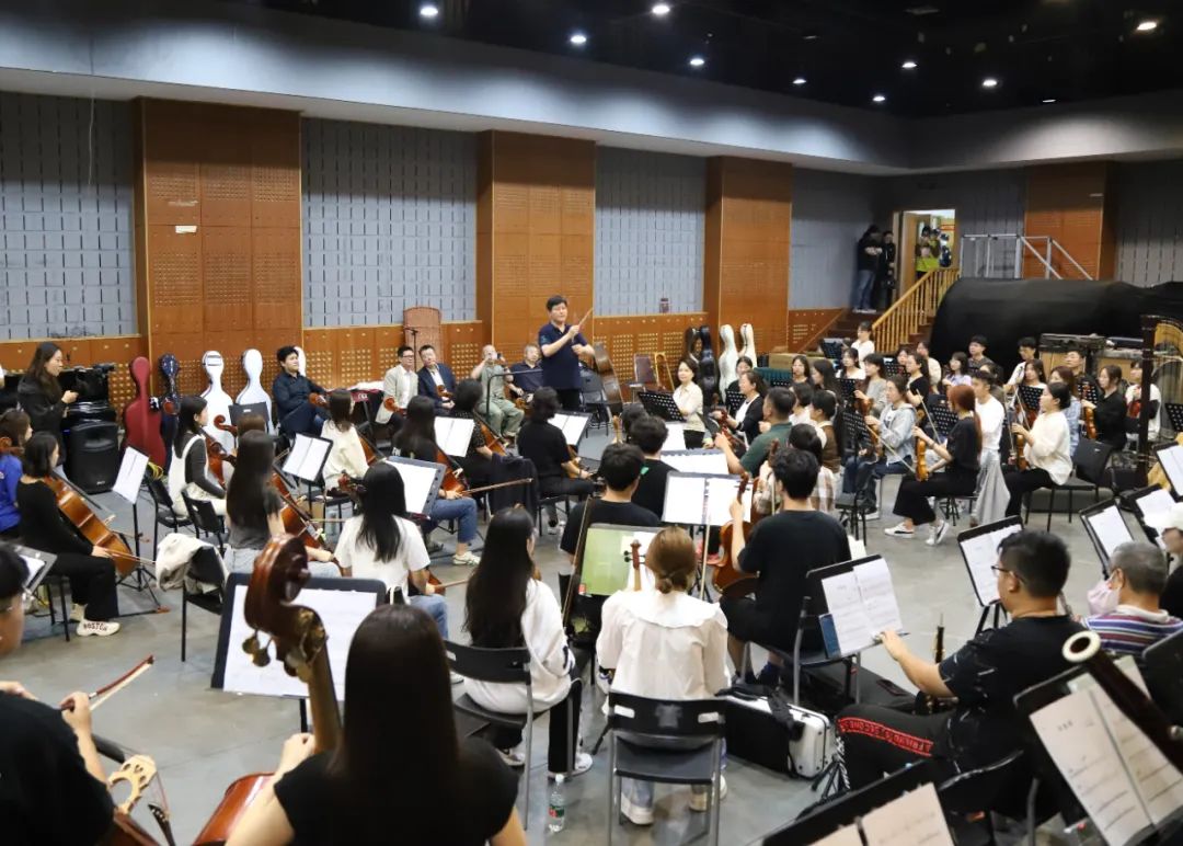 中国爱乐乐团与山东艺术学院签署战略合作协议