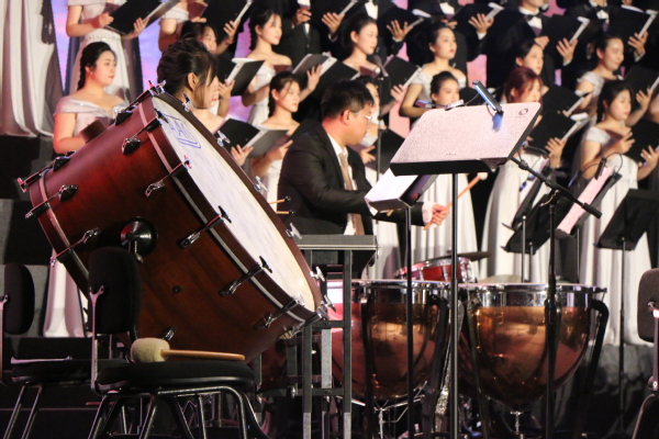 创造太阳——中国石油大学（华东）建校70周年交响音乐会圆满举行