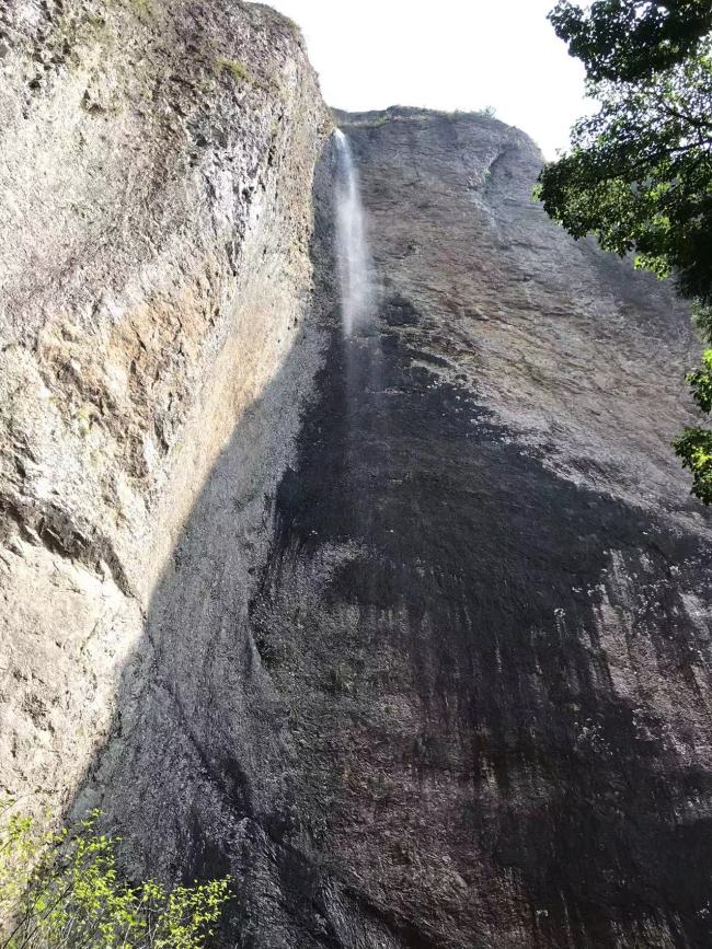 写龙湫灵峰浩荡 追潘氏笔墨遗踪——魏百勇对话雁荡山