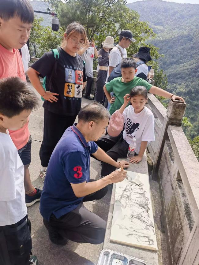 写龙湫灵峰浩荡 追潘氏笔墨遗踪——魏百勇对话雁荡山