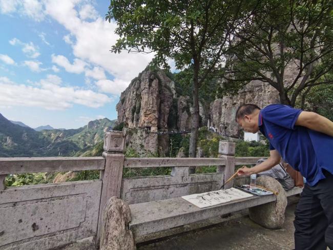 写龙湫灵峰浩荡 追潘氏笔墨遗踪——魏百勇对话雁荡山