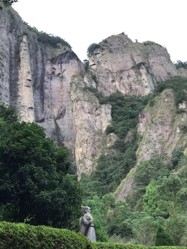 写龙湫灵峰浩荡 追潘氏笔墨遗踪——魏百勇对话雁荡山