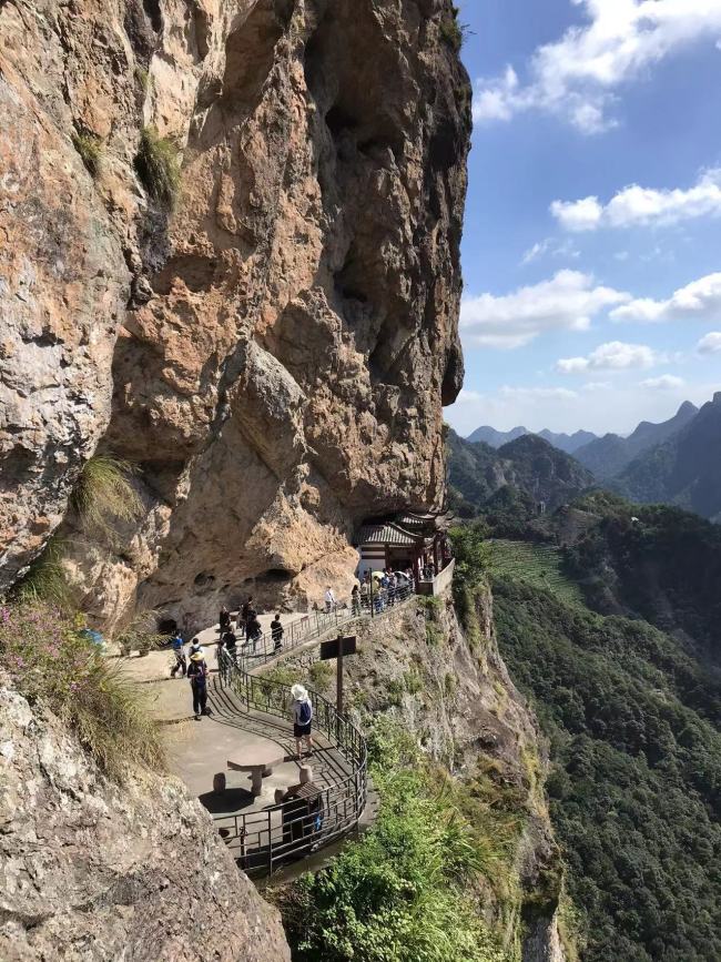 写龙湫灵峰浩荡 追潘氏笔墨遗踪——魏百勇对话雁荡山