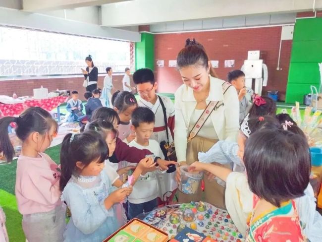 济南市安生学校小学生们的“TBL主题”中秋节开启国潮风