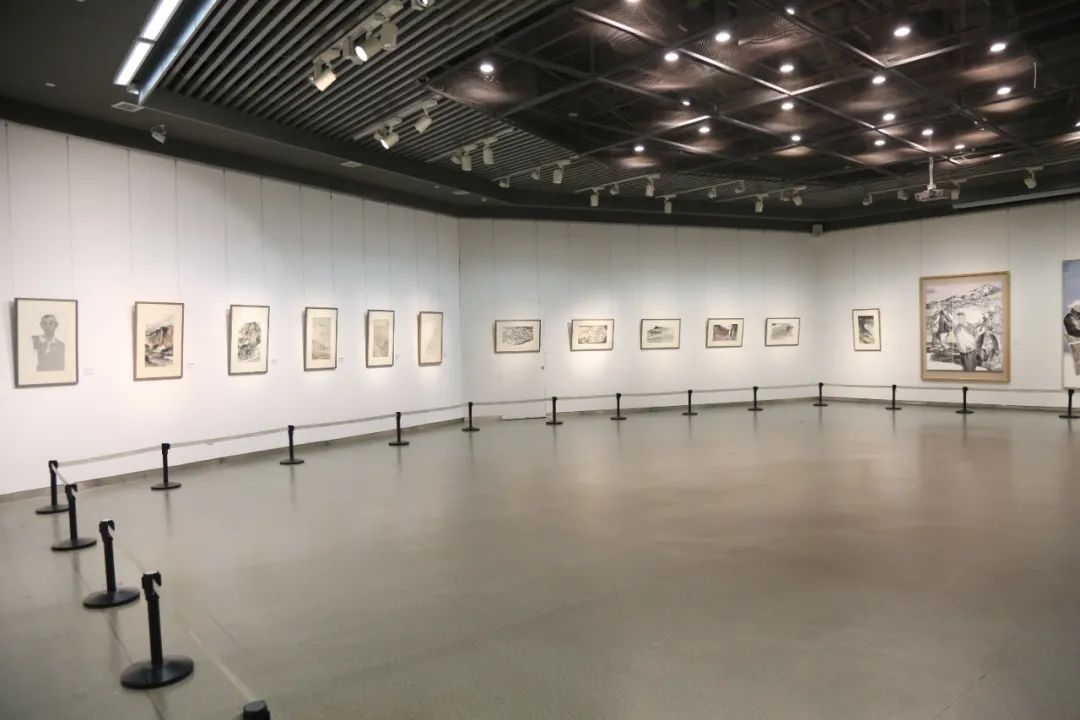 山东画院院长孔维克一行到山东美术馆参观“李刚中国画作品展”