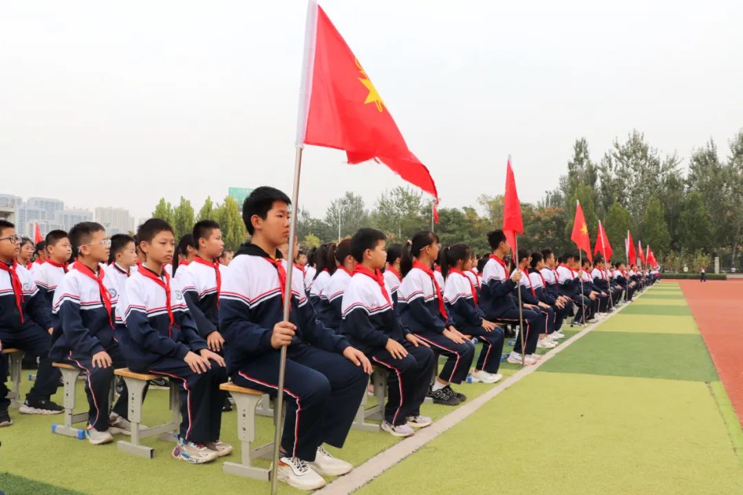 星星火炬代代相传 | 山东师范大学天衢新区杨庄实验小学庆祝第74个建队日暨第二次少代会