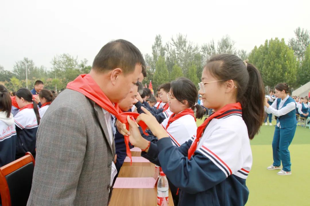 星星火炬代代相传 | 山东师范大学天衢新区杨庄实验小学庆祝第74个建队日暨第二次少代会