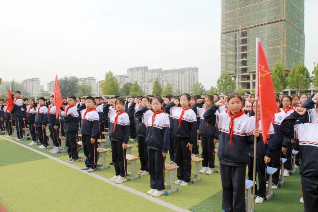 星星火炬代代相传 | 山东师范大学天衢新区杨庄实验小学庆祝第74个建队日暨第二次少代会