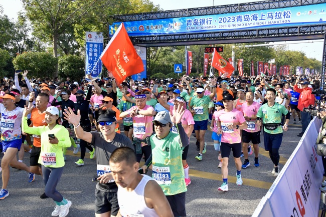 跨海大桥上踏浪逐风，尽享体育盛宴 | 青岛银行·2023青岛海上马拉松成功举办