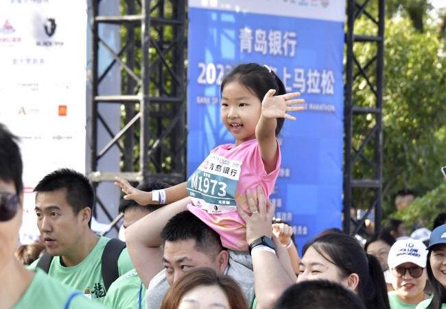 跨海大桥上踏浪逐风，尽享体育盛宴 | 青岛银行·2023青岛海上马拉松成功举办