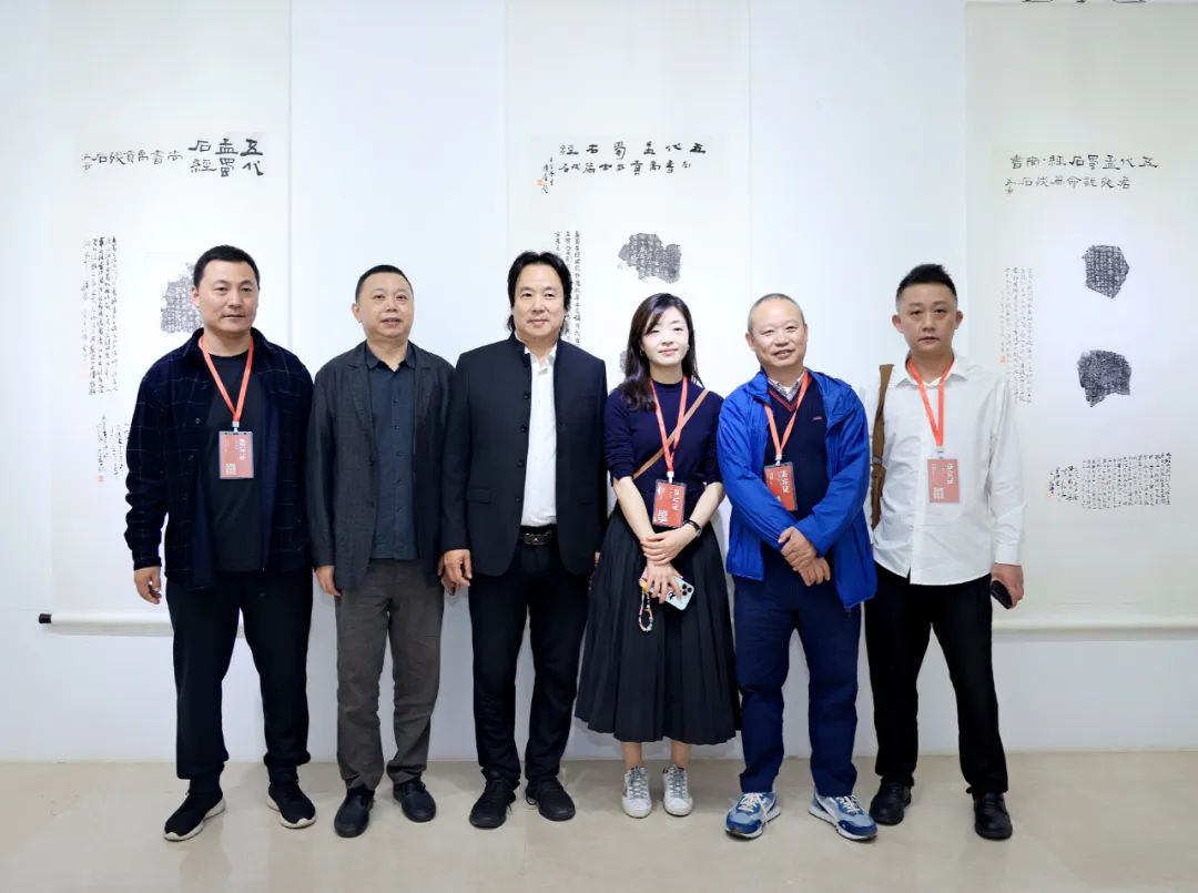 “当代优秀碑刻题跋书法艺术展（成都站）”盛大开幕，呈现出古今书法并置的绝佳场景