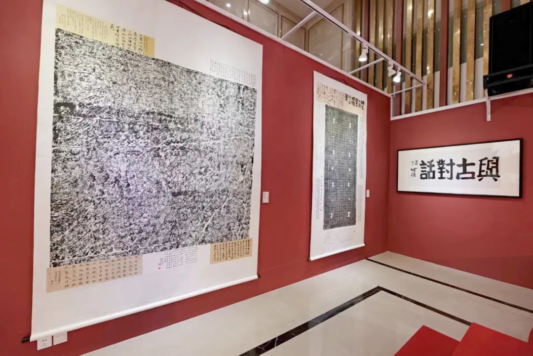 “当代优秀碑刻题跋书法艺术展（成都站）”盛大开幕，呈现出古今书法并置的绝佳场景