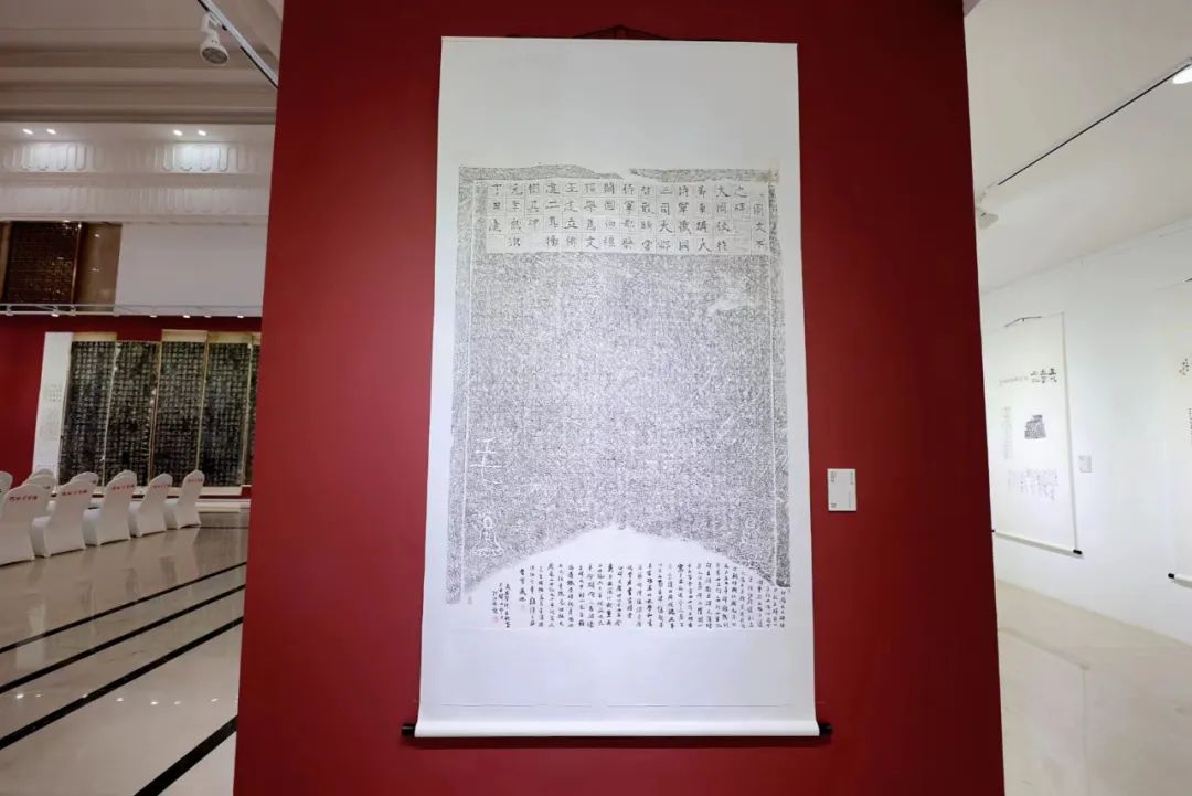 “当代优秀碑刻题跋书法艺术展（成都站）”盛大开幕，呈现出古今书法并置的绝佳场景