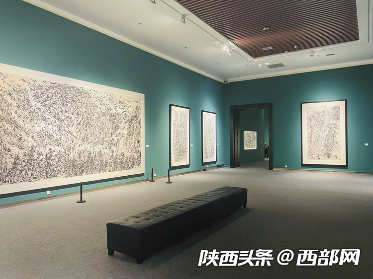 青岛山水画院画家走进崔振宽美术馆，感受中国画由传统笔墨语言向现代风格的转变