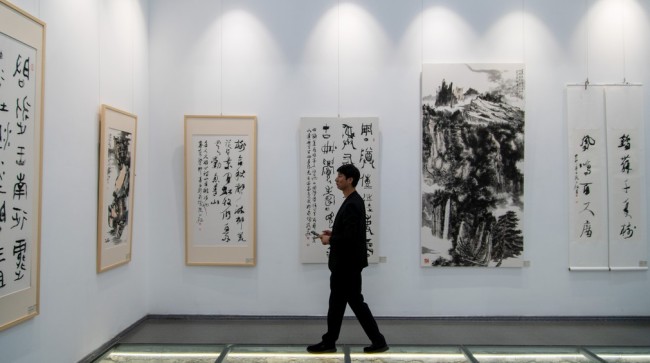 他集“诗书画印”为一身——“范正红艺术展”今日上午盛大开幕