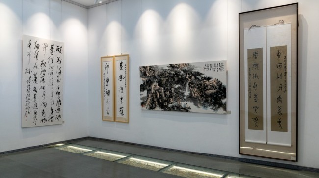 他集“诗书画印”为一身——“范正红艺术展”今日上午盛大开幕