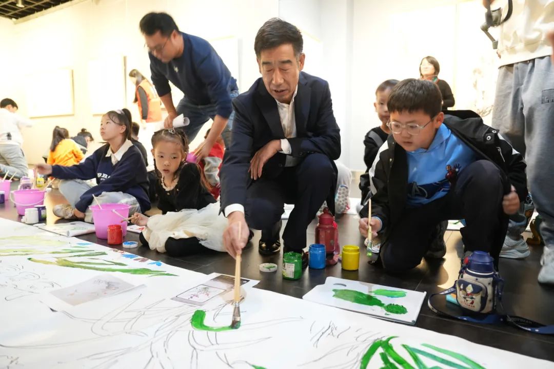 “咏兰——何茂峰书画艺术展”开幕仪式隆重举行