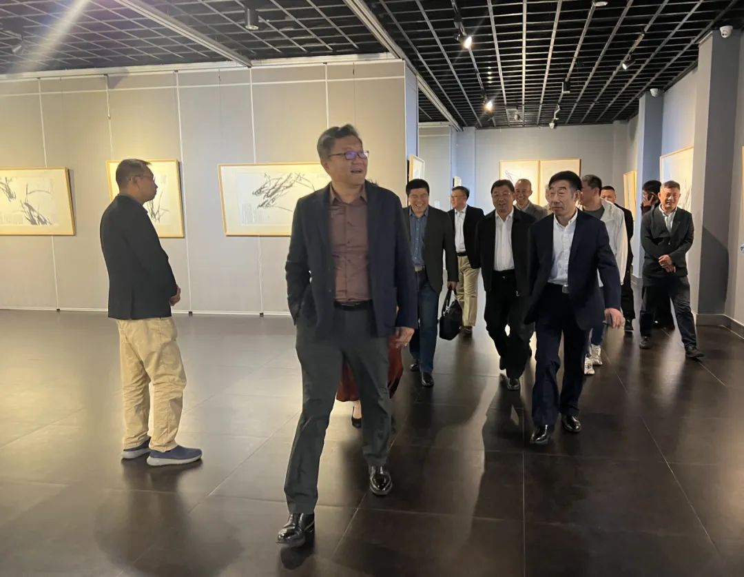 “咏兰——何茂峰书画艺术展”开幕仪式隆重举行