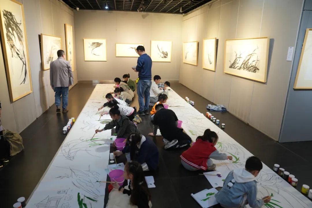 “咏兰——何茂峰书画艺术展”开幕仪式隆重举行