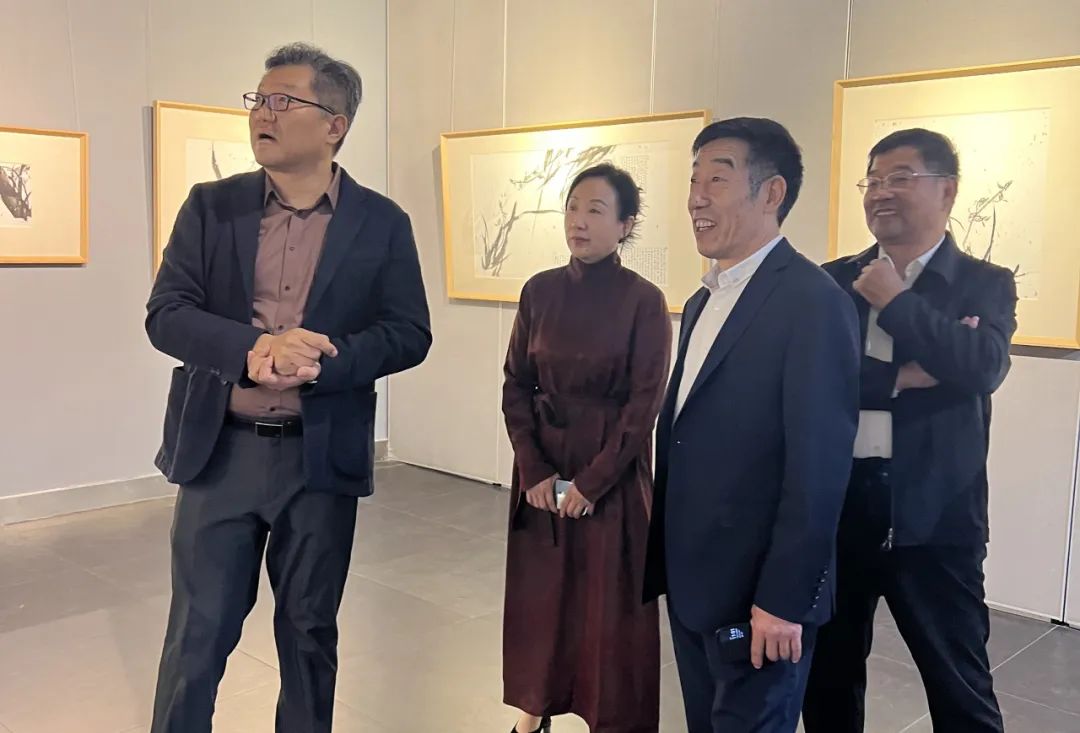 “咏兰——何茂峰书画艺术展”开幕仪式隆重举行