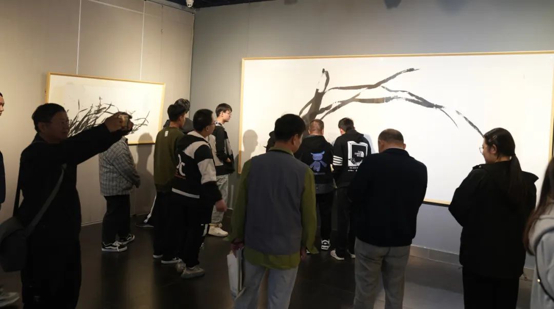 “咏兰——何茂峰书画艺术展”开幕仪式隆重举行